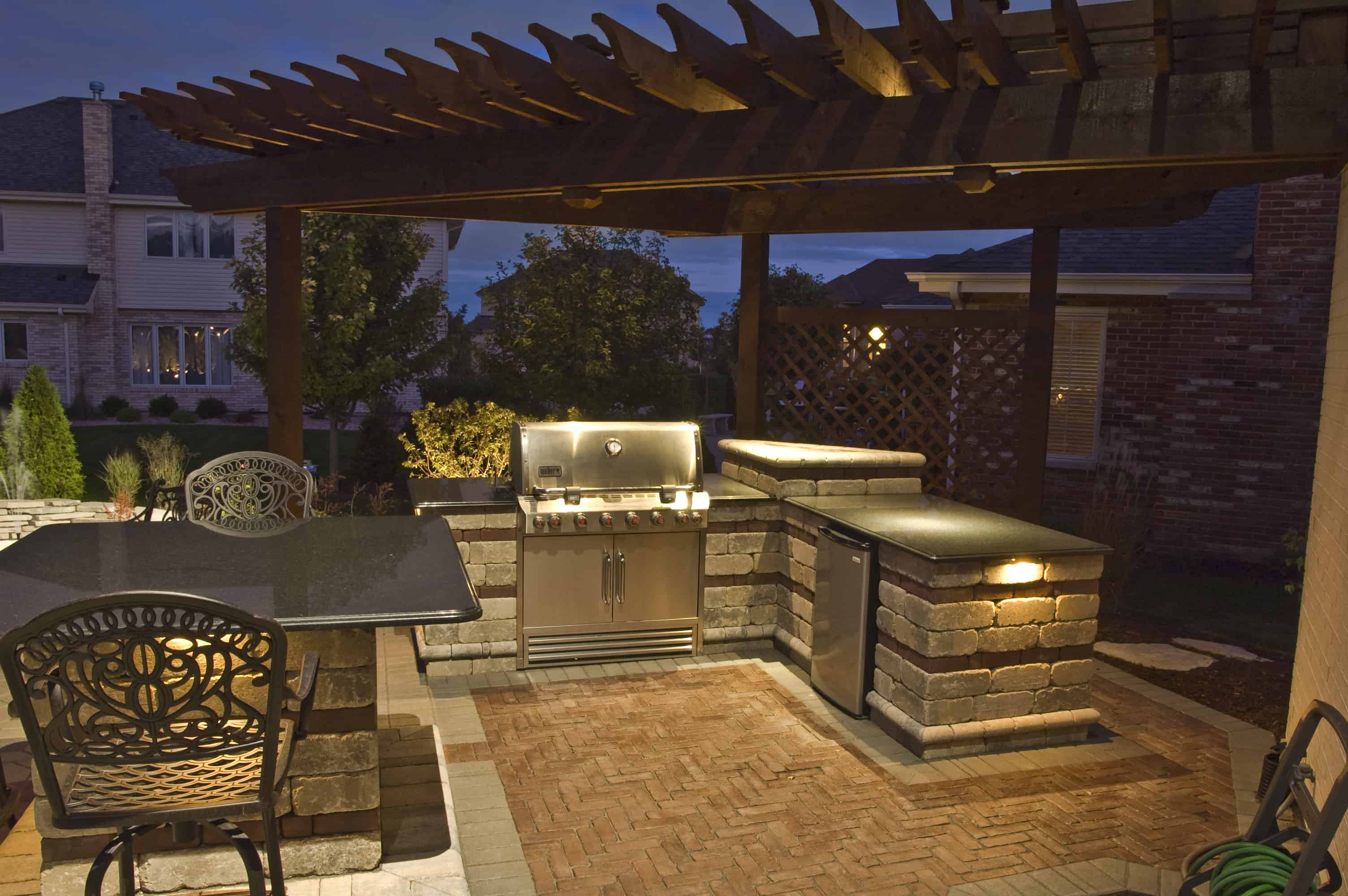 accent lighting for outdoor kitchen